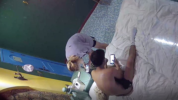 Play online, private chat group, real men in green hats, share with their wives, find a single man, SPA, aphrodisiac, oil massage, and their wives get fucked. He jerks off next to him._-Watch online free Chinese VIDEO in high definition       